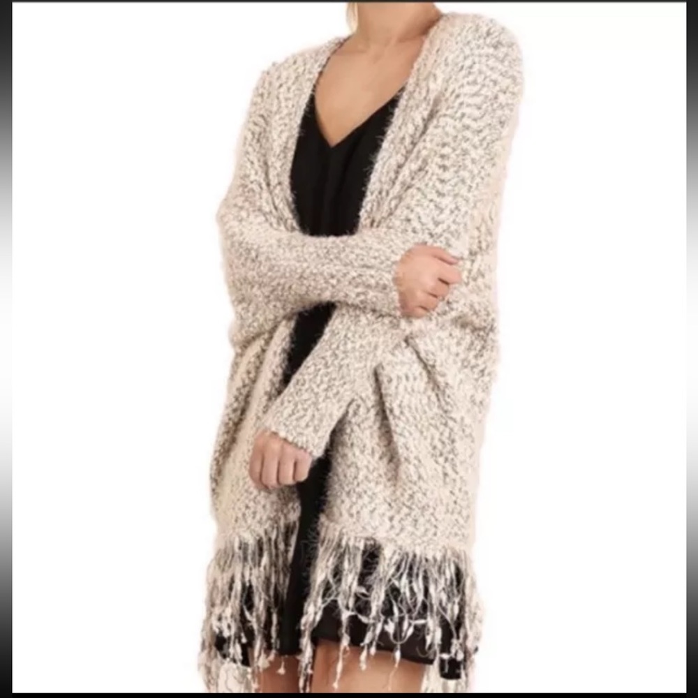 Umgee Womens Size S/M  Beige Chunky Knit Cardigan Fringe Sweater